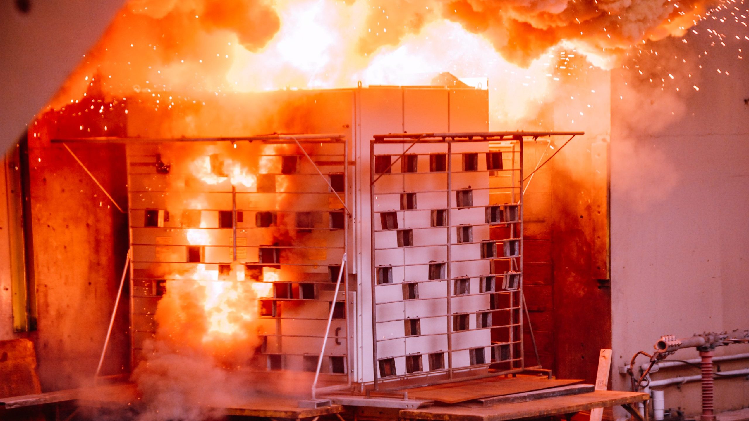 Laboratório de Alta Potência - Ensaio em Cubículo de Distribuição
